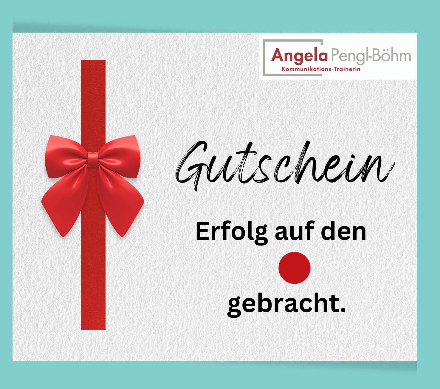 Ein Weiterbildungs-Gutschein-Weihnachten mit weißem Hintergrund und rotem Band und Schleife auf der linken Seite. Der Text lautet „Gutschein“ in großer Kursivschrift und darunter „Erfolg auf den Punkt gebracht“. Oben rechts steht der Name „Angela Pengl-Böhm“ mit dem Titel „Kommunikations-Trainerin“. Perfekt für die persönliche Weiterentwicklung.